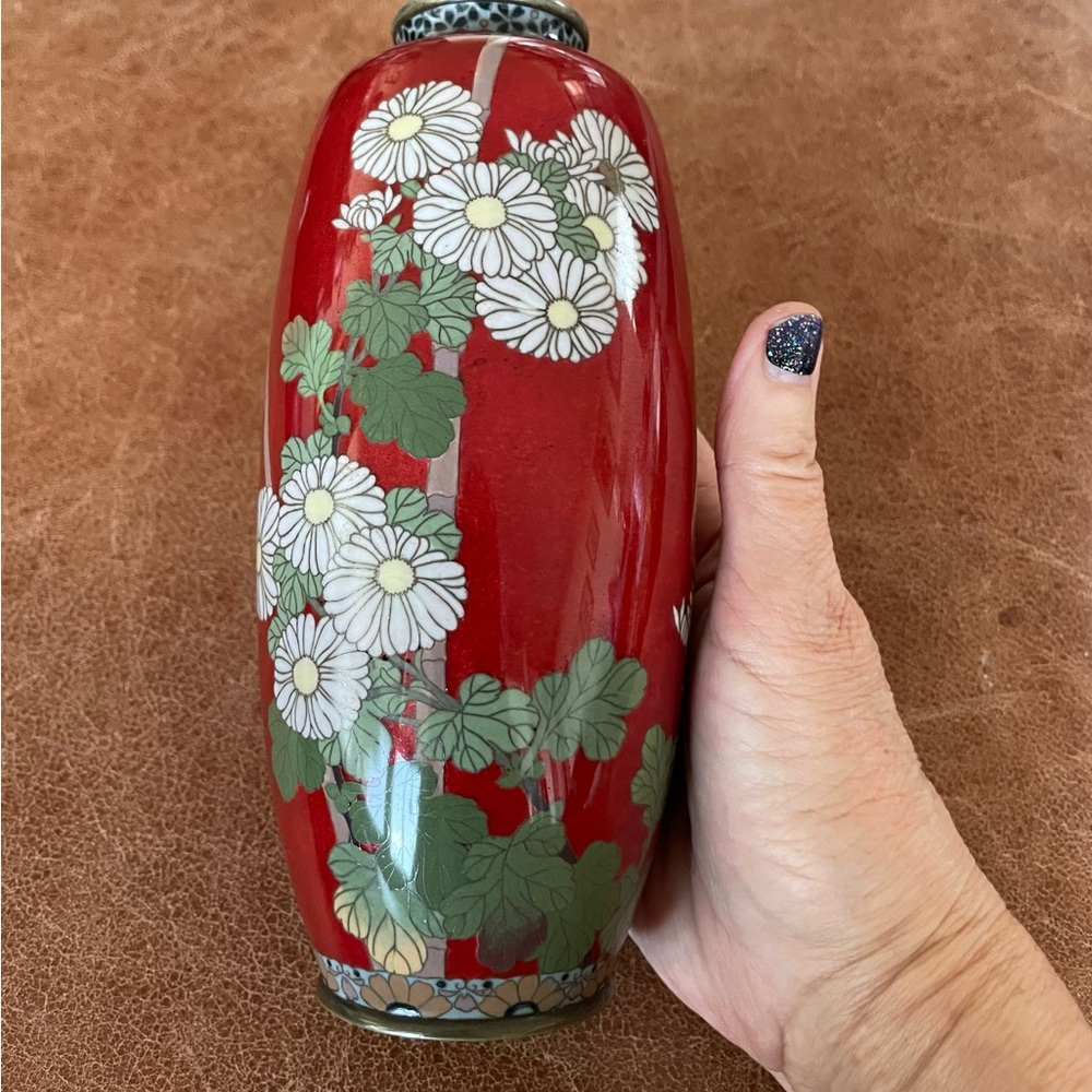 Antique Meiji period Japanese silver wire
Cloisonné Chrysanthemum vase 7.5 as-is